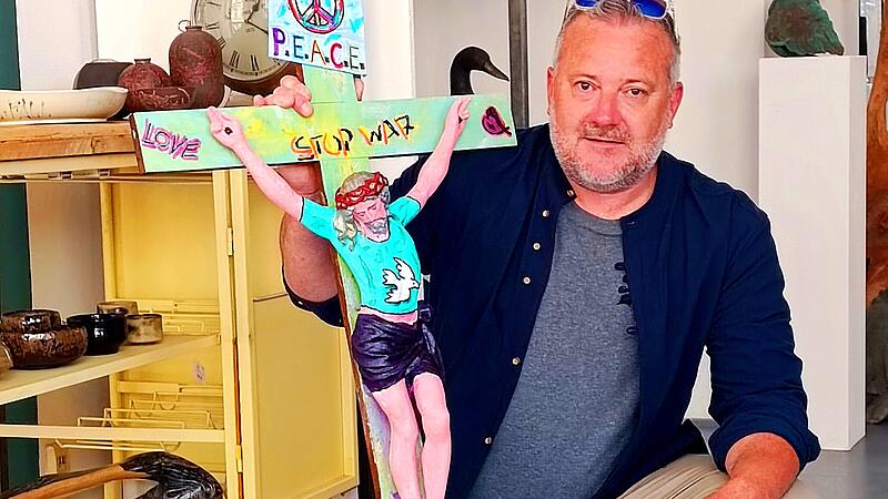 Der Bamberger K&uuml;nstler Markus Heger kreiert immer wieder skurrile Kunstwerke. Sein moderner Jesus sorgte f&uuml;r einen regelrechten Shitstorm in den sozialen Netzwerken.