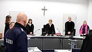 Vor dem Landgericht in Bamberg wird gegen den 66-Jährigen verhandelt. Der ehemalige Polizist sitzt in Untersuchungshaft und schweigt bislang.