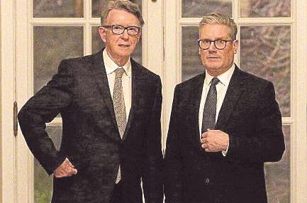 Der britische Premierminister Keir Starmer (rechts) mit Peter Mandelson während eines Empfangs. Der britische Premierminister Keir Starmer (rechts) mit Peter Mandelson während eines Empfangs.