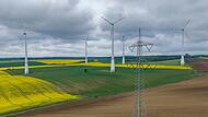 Windpark hinter H&ouml;chstspannungsleitung