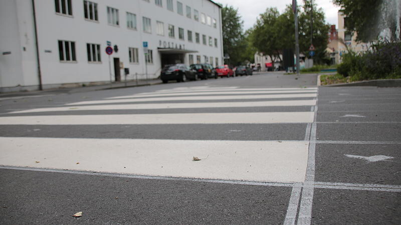 Der Zebrastreifen zum Marienplatz ist Anfang Juni aufgebracht worden. Der Zebrastreifen zum Marienplatz ist Anfang Juni aufgebracht worden.