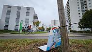 Abgerissenes Wahlplakat der AfD an der Moosstraße, wo die Partei beinahe auf 30 Prozent kommt.