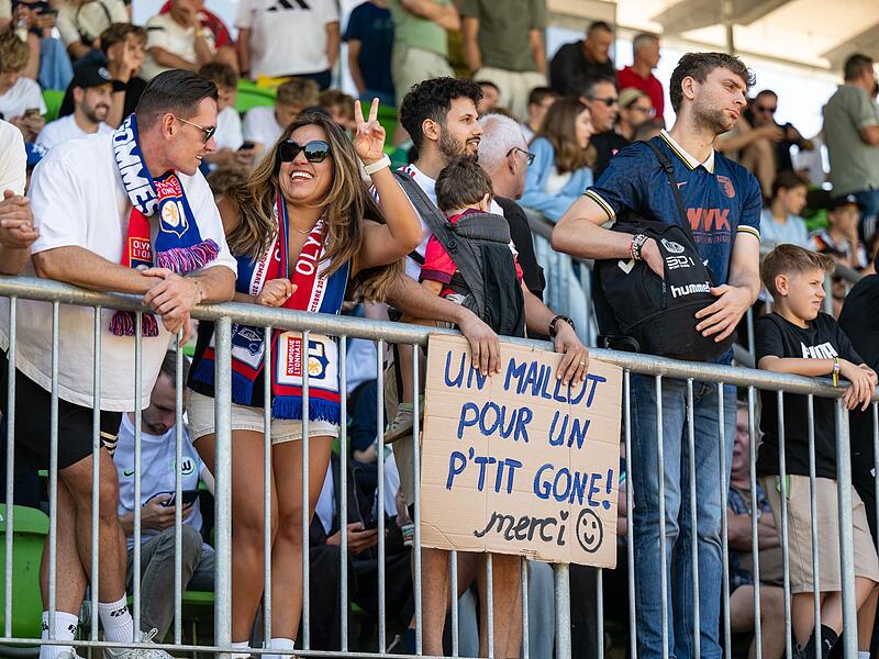 Doch die Lyon-Fans feuerten "Les Gones", die Jungs von Olympique, lautstark an.