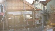 Mit dem Anbau am Kindergarten in Martinsheim geht es gut voran. Die Verbindung zwischen Altbau und Neubau soll voraussichtlich in den Osterferien 2025 erfolgen.