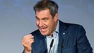 Ministerpräsident Söder setzte auf Ampel-Bashing. Das hat ihm miese Umfragewerte beschert. Im Endspurt der Landtagswahl setzt er deshalb jetzt wieder  darauf, die Leistungen der eigenen Partei hervorzuheben, statt die Bundesregierung zu kritisieren.