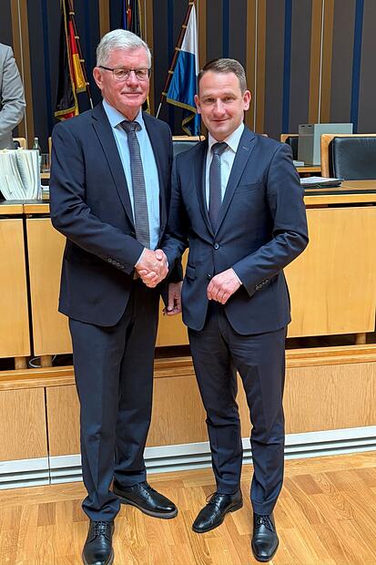 Landrat Johannes Maciejonczyk mit seinem Stellvertreter, Wolfgang M&ouml;hrlein