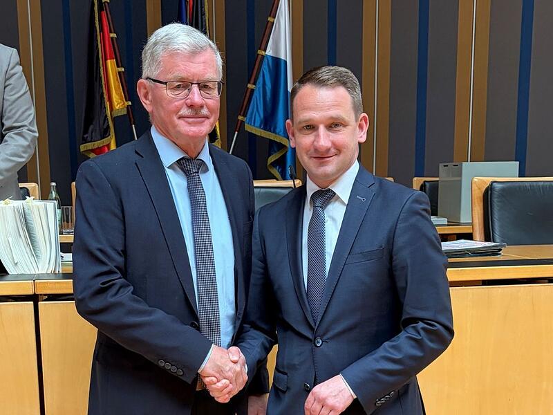 Landrat Johannes Maciejonczyk mit seinem Stellvertreter, Wolfgang M&ouml;hrlein