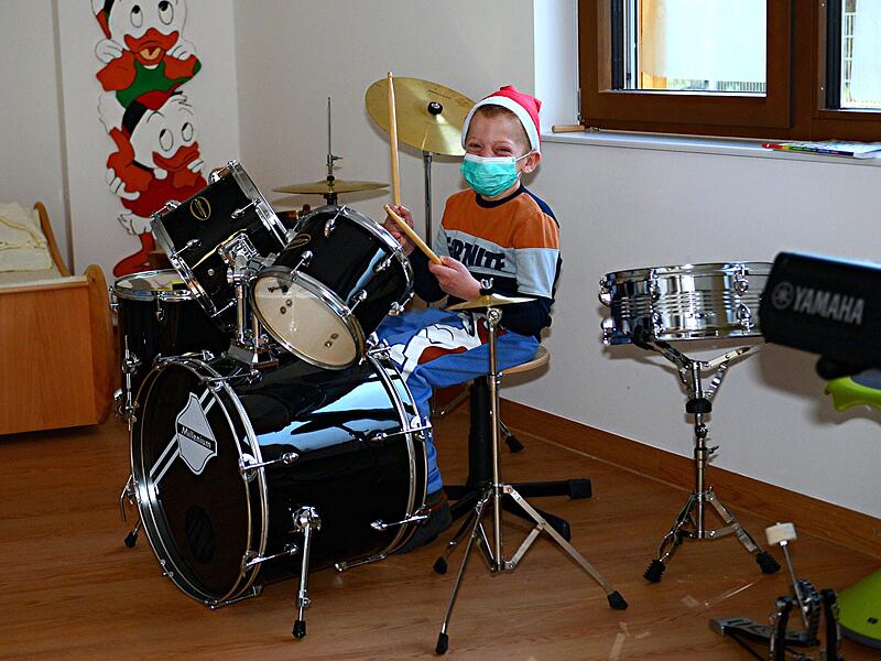 Im Musikraum im Kinder- und Jugendhospiz Bamberg ist der Kreativität der Kinder keine Grenzen gesetzt.