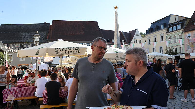 Gl&uuml;cklich waren all diejenigen, die eine Pizza ergattert hatten.