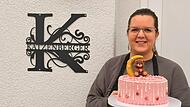 Verena Katzenberger aus Gr&auml;fenberg mit einer b&auml;renstarken Torte.
