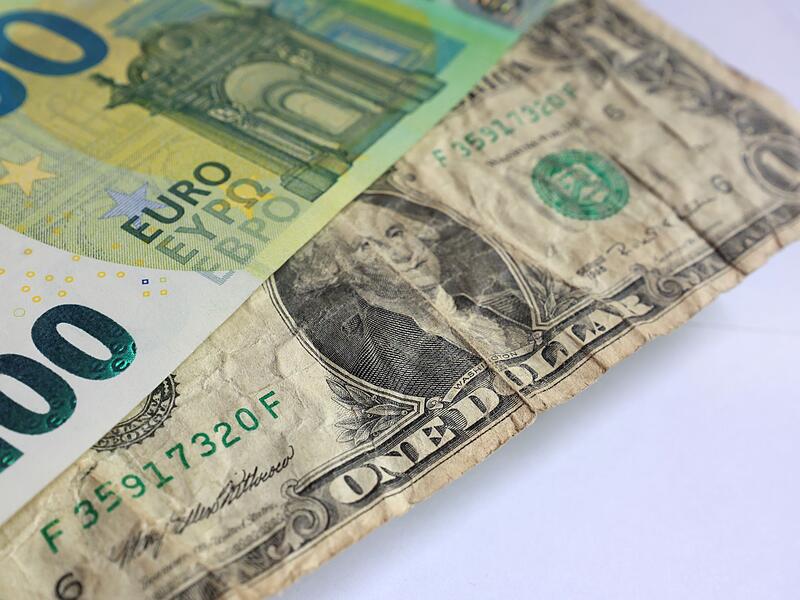 Dollar und Euro Dollar und Euro