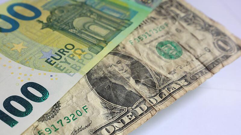 Dollar und Euro Dollar und Euro