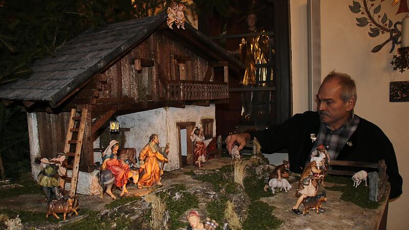 Der Krippenbaumeister Bernhard Vogt aus Burglesau hat die neue Krippe f&uuml;r die Altenbanzer Laurentius-Kirche gestaltet.