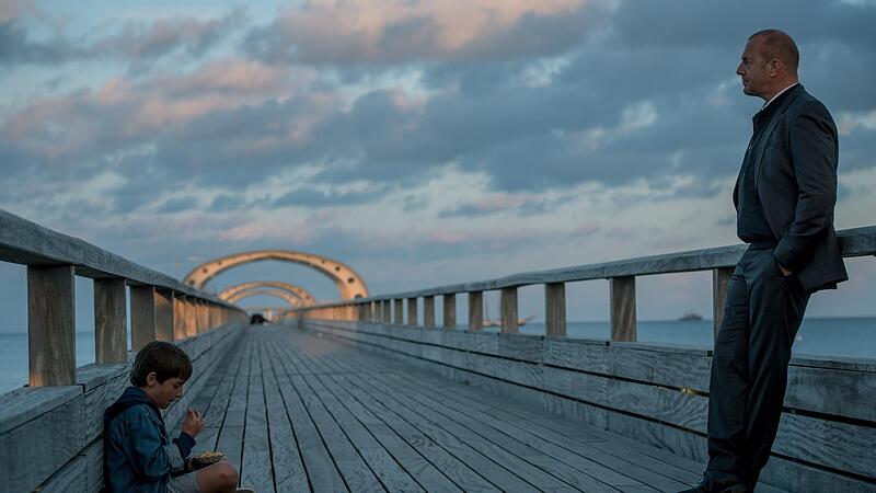 Simon Kessler (Heino Ferch) ist zurück an der Ostsee. Simon Kessler (Heino Ferch) ist zurück an der Ostsee.