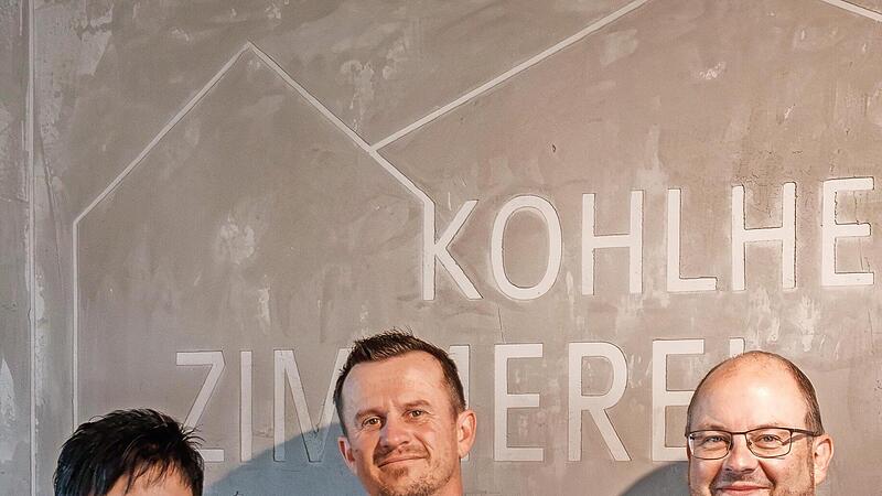 Geschäftsführerin Katrin Kohlhepp, Jubilar Markus Koch, Burkard Hergenhan. Geschäftsführerin Katrin Kohlhepp, Jubilar Markus Koch, Burkard Hergenhan.