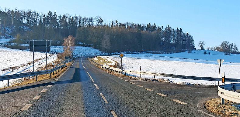 Achtung, Baum f&auml;llt: Die Kreisstra&szlig;e CO 11 wird ab Montag im Bereich des Stiefvater-Bergs in Neustadt f&uuml;r etwa zwei Wochen tags&uuml;ber gesperrt.