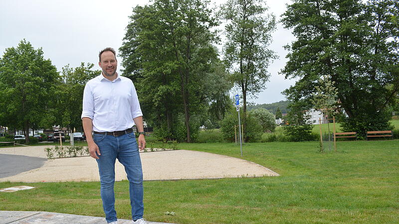 Wohnmobilstellplätze am Naturbadesee in Heiligenstadt „Es musste etwas getan werden“, so Erster Bürgermeister von Heiligenstadt, Stefan Reichold. Und es wurde etwas getan: Am Naturbadesee sind sechs neue Wohnmobilstellplätze entstanden.