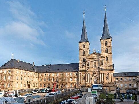 Die Westfassade von St. Michael.