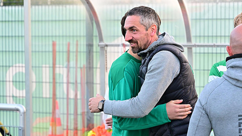 Der geb&uuml;rtige Forchheimer Roberto Hilbert (hier 2023 als Cheftrainer der F&uuml;rther U19) absolviert jetzt &ndash; parallel zu seiner Trainert&auml;tigkeit beim Kleeblatt &ndash; den DFB Pro-Lizenz-Lehrgang.