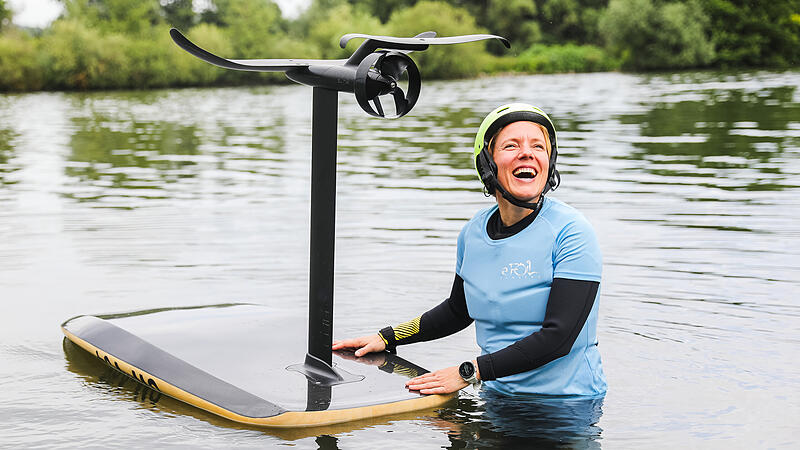 eFoilen in BambergIn Bamberg kann man jetzt übers Wasser fliegen! eFoilen in BambergIn Bamberg kann man jetzt übers Wasser fliegen!