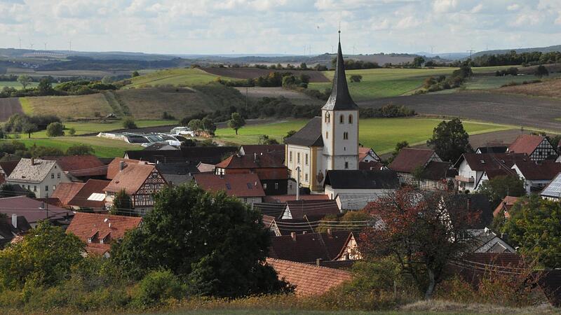 Das Örtchen Nassach liegt wunderbar in der fränkischen Landschaft am Haßbergtrauf. Das Örtchen Nassach liegt wunderbar in der fränkischen Landschaft am Haßbergtrauf.
