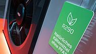 Schild weist auf K&auml;ltemittel R290 hin