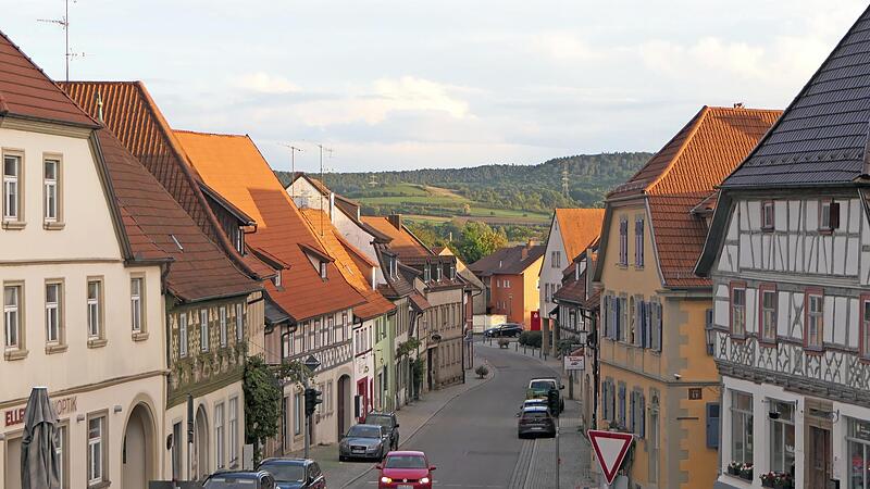 Der Zeiler Stadtrat hat die Anpassung des Strompreises und der Abwassergebühr vorgenommen.