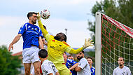Jahn Forchheim nach Abbruch erneut beim ATSV Erlangen gefordert Jahn Forchheims spielender Co-Trainer Yasin Kaya und ATSV-Keeper Emmanuel Agyekum treffen am Mittwoch erneut aufeinander.