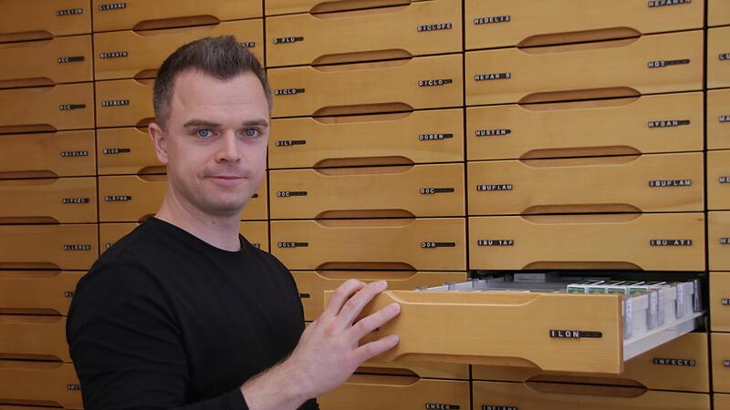Jonathan Schneider hat die St. Nepomuk Apotheke in Garitz zum 1. Mai &uuml;bernommen und f&uuml;hrt sie weiter. Die Marbach Apotheke musste er schlie&szlig;en.