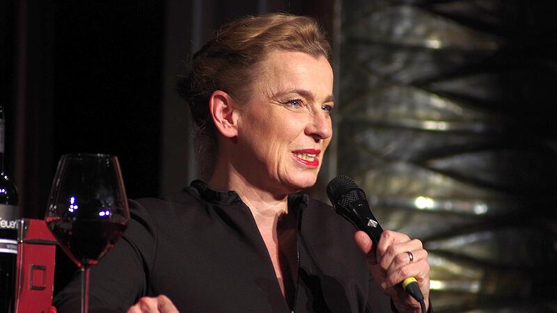 Kabarettabend der besonderen Art: Facettenreicher Auftritt von Tina Teubner und Ben Süverkrüp. Kabarettabend der besonderen Art: Facettenreicher Auftritt von Tina Teubner und Ben Süverkrüp.