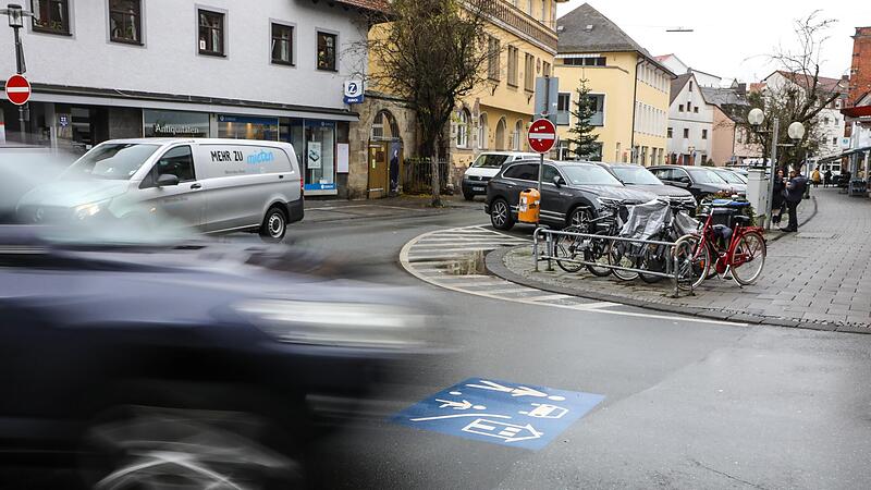 Wer in Forchheim von einer Radarfalle erwischt wird, könnte künftig Bußgeldbescheide eines kommunalen Verkehrsüberwachungsdienstes bekommen.Forchheim & Fränkische Schweiz