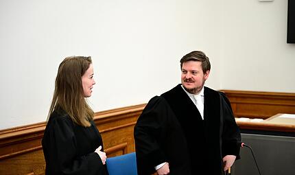 Rechtsanw&auml;ltin Anna-Lena Wolf aus Frankenberg an der Eder, die Betrugsopfervertritt, und Staatsanwalt Ehrhardt von der Zentralstelle Cybercrime Bamberg