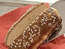 Mit &uuml;ber 30 herzhaften K&ouml;stlichkeiten, s&uuml;&szlig;en Leckerbissen und alkoholfreien Cocktails gibt das Rezeptbuch Einblicke in die kulinarische Vielfalt der Region.