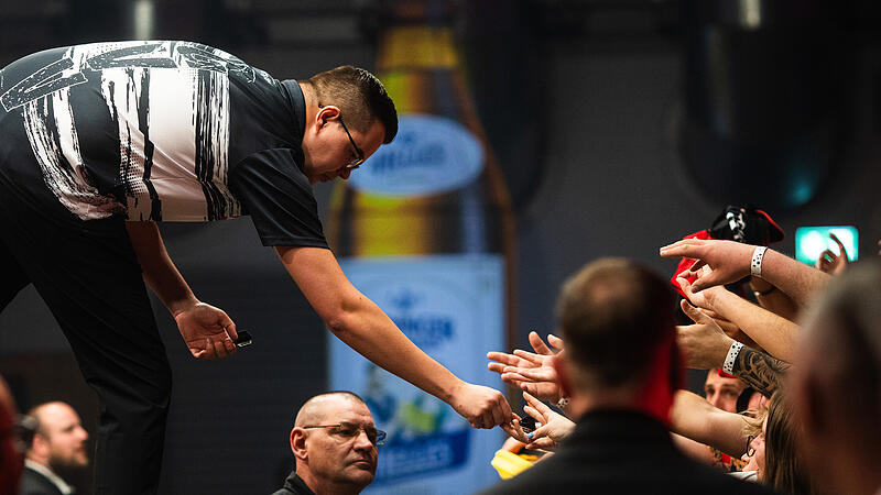 Ausverkaufte Brose Arena und gro&szlig;e Namen des Dartsports: Die Franken Darts Gala in Bamberg begeisterte Fans und Profis gleicherma&szlig;en.