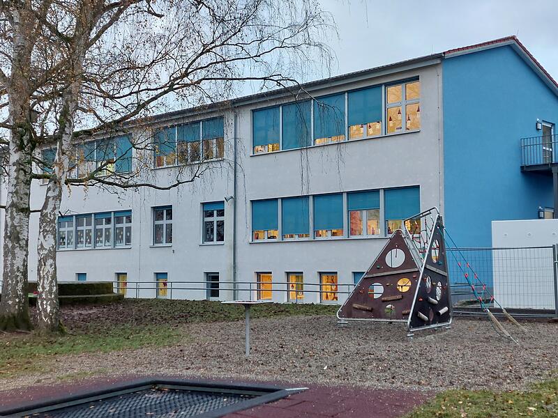 Grundschule BuckenhofenForchheim & Fränkische Schweiz Am Schulhaus Buckenhofen wird es bald eng.