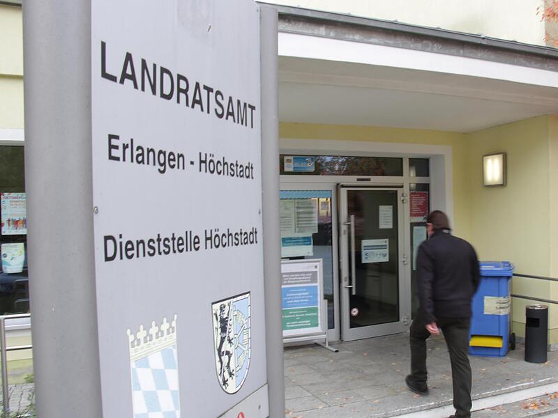 Das Geb&auml;ude des Landratsamts Erlangen-H&ouml;chstadt