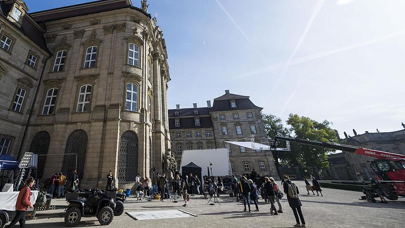 Auf Schloss Weissenstein bei Pommersfelden bei Bamberg hat Netflix einen Palast für „Die Kaiserin“ eingerichtet. Die Serie um Sisi mit Hauptdarstellerin Devrim Lingnau ist sehr erfolgreich. Auf Schloss Weissenstein bei Pommersfelden bei Bamberg hat Netflix einen Palast für „Die Kaiserin“ eingerichtet. Die Serie um Sisi mit Hauptdarstellerin Devrim Lingnau ist sehr erfolgreich.