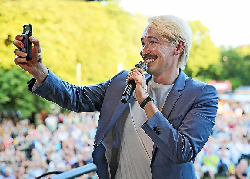 Sich selbst im Fokus: Neil Barry Moss im vergangenen Sommer beim Classic-Open-Air im Rosengarten.
