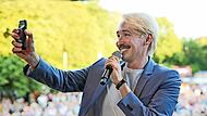 Sich selbst im Fokus: Neil Barry Moss im vergangenen Sommer beim Classic-Open-Air im Rosengarten.