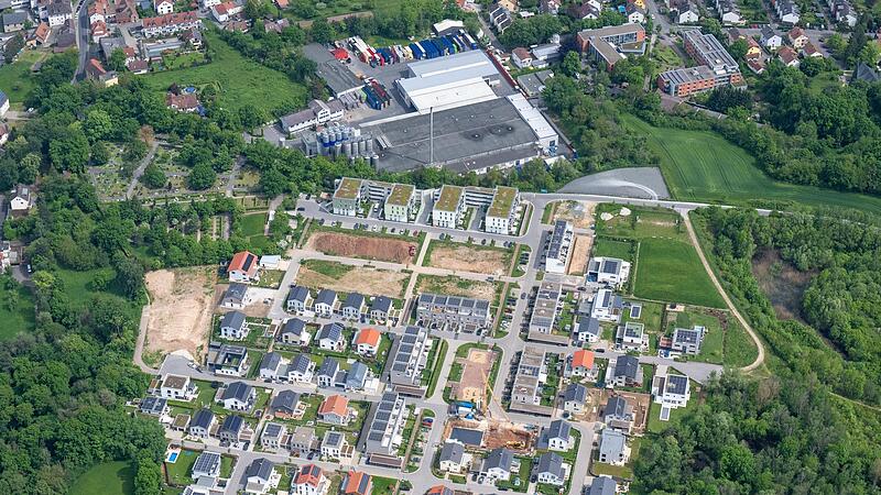 F&uuml;r die meisten Familien ein unerreichbarer Wunschtraum: ein Eigenheim wie hier im Neubaugebiet von Megalith in Gaustadt. Tats&auml;chlich kratzen mancherorts in Bamberg die Preise f&uuml;r Doppelhaush&auml;lften schon an der Marke von einer Million Euro.