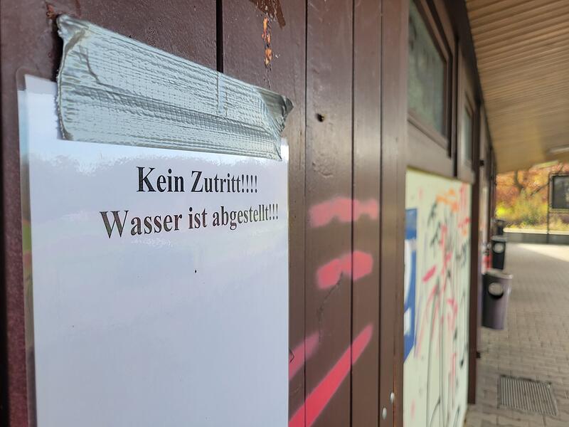 Rund drei Monate lang waren die Sanitäranlagen auf der Sportinsel gesperrt. Über die Reparatur freuen sich nun sowohl Camper als auch Sportler.