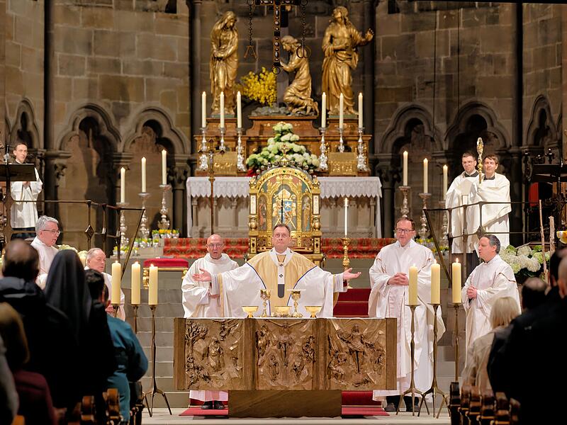 Gottesdienst Osternacht mit Erzbischof G&ouml;ssl 2026Bewegende Osternacht im Bamberger Dom mit Erzbischof G&ouml;ssl