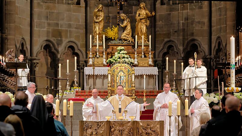 Gottesdienst Osternacht mit Erzbischof G&ouml;ssl 2026Bewegende Osternacht im Bamberger Dom mit Erzbischof G&ouml;ssl