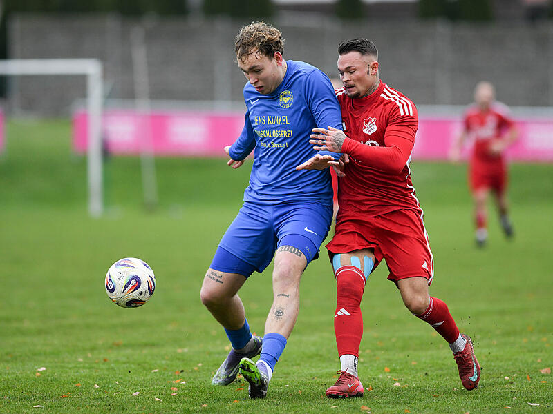 Der Dampfacher Adrian Hatcher (rechts) im Duell mit Carsten Albrecht.