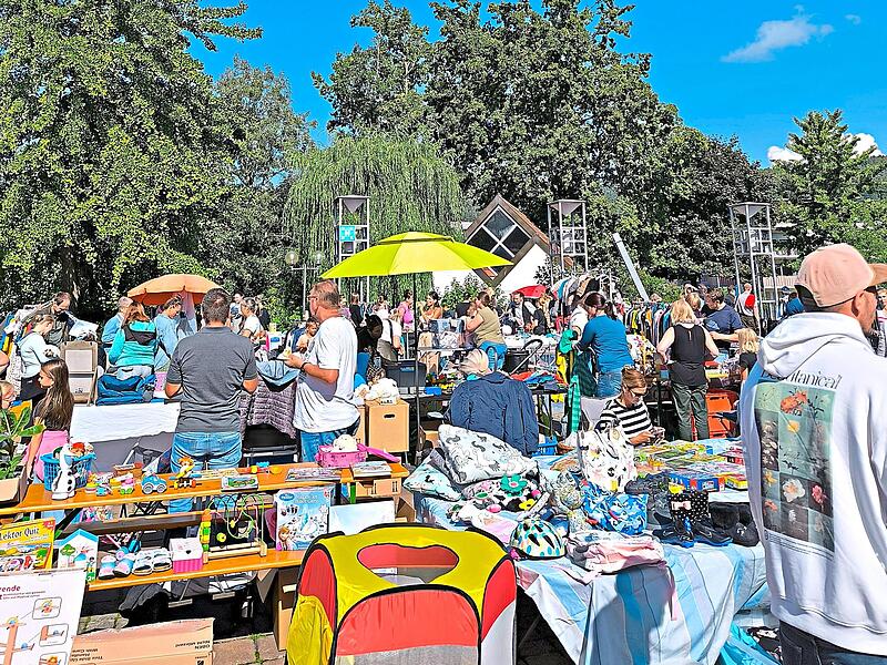 Der Flohmarkt ist ein Besuchermagnet in Kulmbachs Innenstadt. Am Samstag kann wieder gest&ouml;bert werden. Tourismus- und Veranstaltungsservice der Stadt Kulmbach