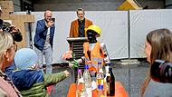 Bauunternehmer Gerhard Seibold präsentiert ersten humanoiden Roborter