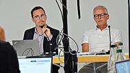 Bürgermeister Nico Kauper (links) musste bei der jüngsten Sitzung des Gemeinderats einstecken, teilte aber auch aus. Rechts: Zweiter Bürgermeister Ralf Olmesdahl. Britta Schnake Bürgermeister Nico Kauper (links) musste bei der jüngsten Sitzung des Gemeinderats einstecken, teilte aber auch aus. Rechts: Zweiter Bürgermeister Ralf Olmesdahl. Britta Schnake