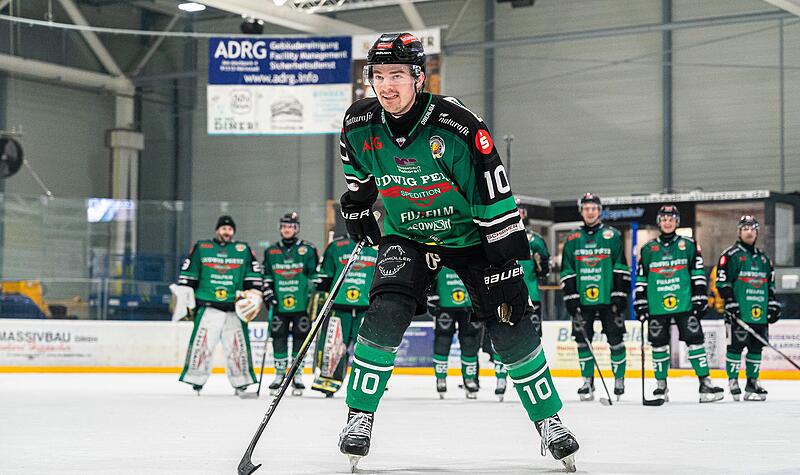 Jack Bloem spielte in der vergangenen Saison viermal mit den Rostock Piranhas gegen die Icefighters Leipzig. Jack Bloem spielte in der vergangenen Saison viermal mit den Rostock Piranhas gegen die Icefighters Leipzig.