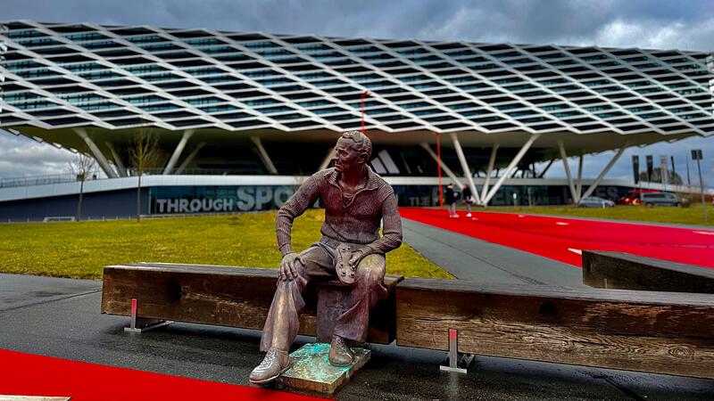 Die Statue von Adolf Dassler vor der Adidas-Zentrale: Das von ihm gegr&uuml;ndete Unternehmen will nun aus dem Tarifvertrag aussteigen.