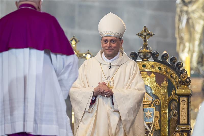 Bambergs Erzbischof Herwig G&ouml;ssl stellt das neue Jahr unter dem Motto: &bdquo;Du bewegst die Welt&ldquo;.